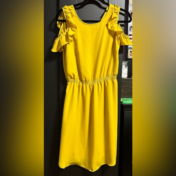 RW&CO open shoulder yellow dress - 5 for $25 for items marked with ⭐️ - Picture 1 of 3